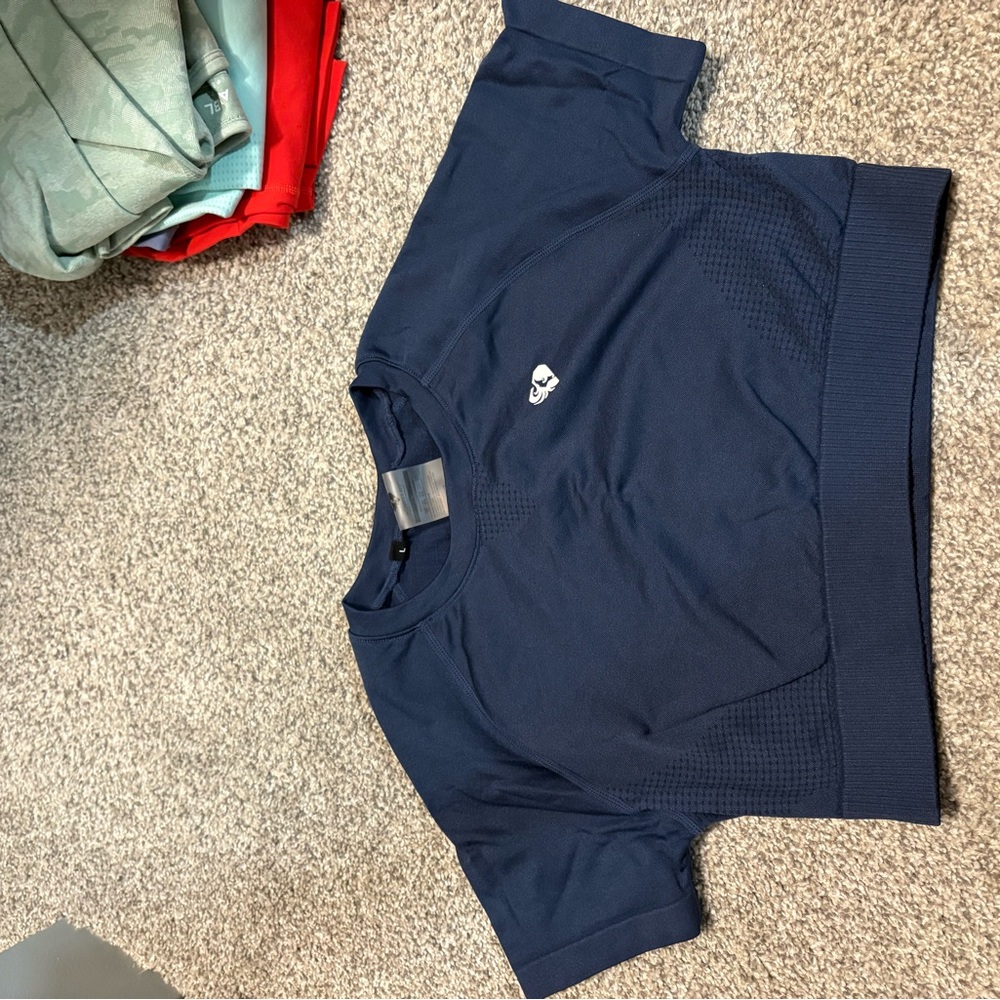 Women’s Best Navy Short Sleeve Athletic Crop Top